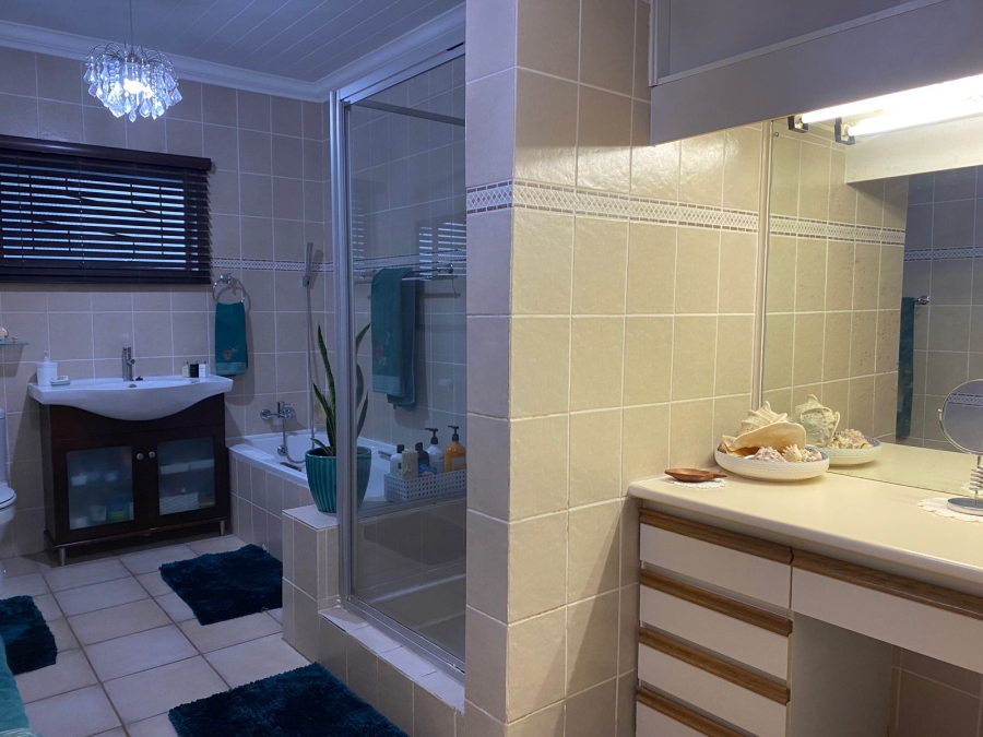4 Bedroom Property for Sale in Flamingo Park Free State